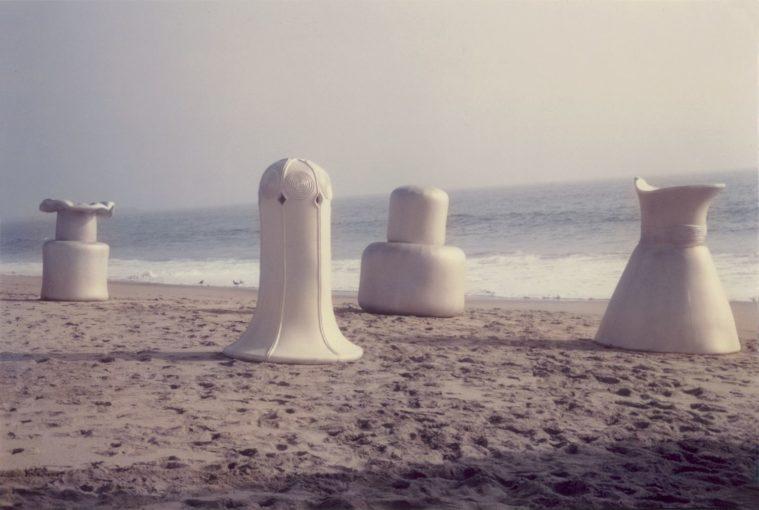 Heidi Bucher, Bodyshells, Venice Beach, 1972, The Estate of Heidi Bucher, Photo: The Estate of Heidi Bucher