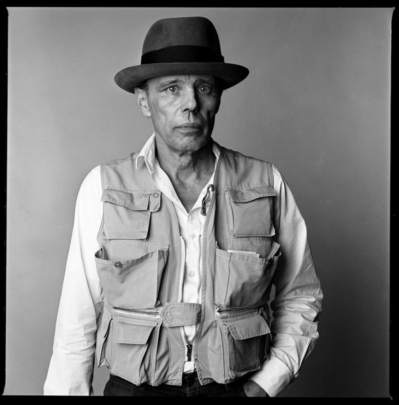 Portrait von Joseph Beuys (1921-1986), Paris, 1985  Foto: Laurence Sudre / Bridgeman Images