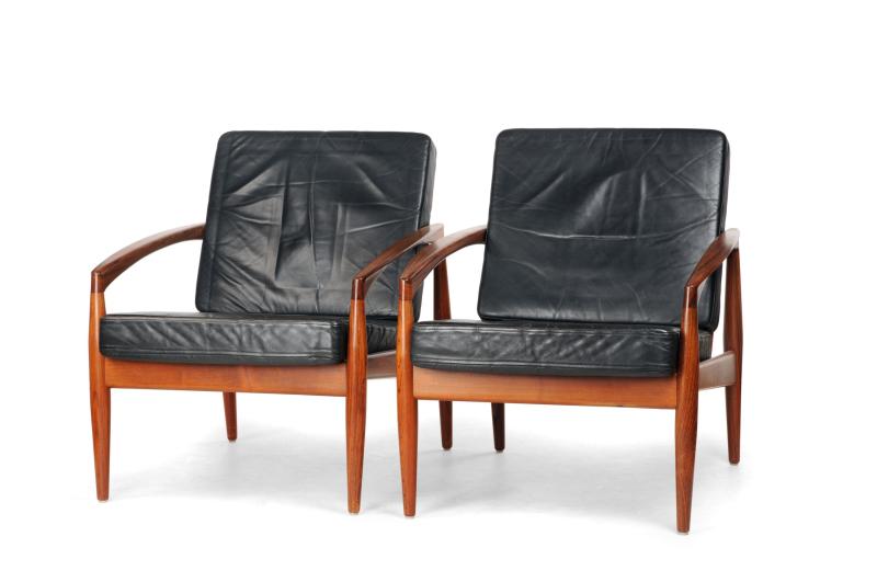 946   Paar Easy Chairs "Modell 121" aus der "Paper Knife"-Serie. Kai Kristiansen für Magnus Olesen, Durup. Um 1967/1968. 2.500-3.000 €