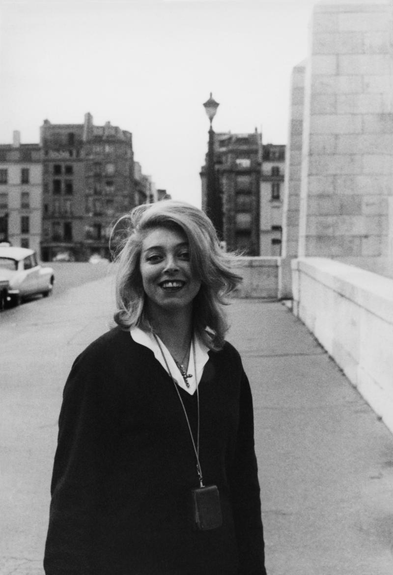 Jeanne-Claude on the Pont de la Tournelle Paris, 1962 — Christo 1962 Christo and Jeanne-Claude Foundation