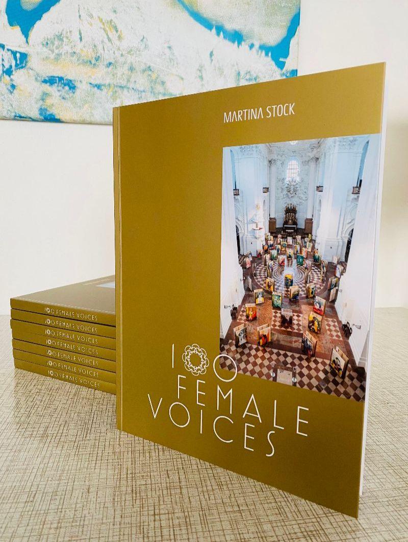 KATALOG Installation 100 FEMALE VOICES Portraits