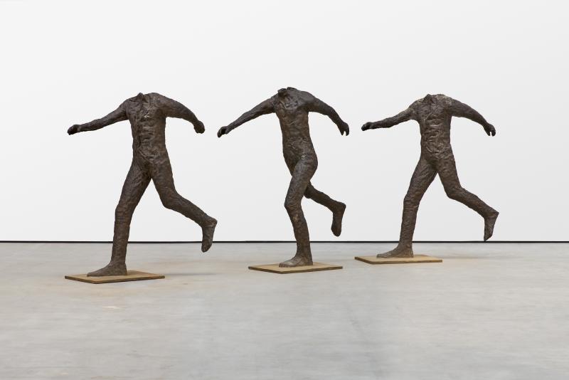 Magdalena Abakanowicz (1930 – 2017) Tanzende (3-teilig) | 2008 | Bronze, schwarz-braun patiniert Ergebnis: € 516.000 Dt. Auktionsrekord für die Künstlerin*