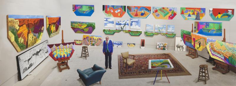 David Hockney, In the Studio, December 2017 Fotografische Zeichnung gedruckt auf 7 Papierbö- gen, montiert auf Dibond, 278 x 760 cm Tate: Schenkung des Künstlers 2018, © David Hock- ney, assistiert von Jonathan Wilkinson