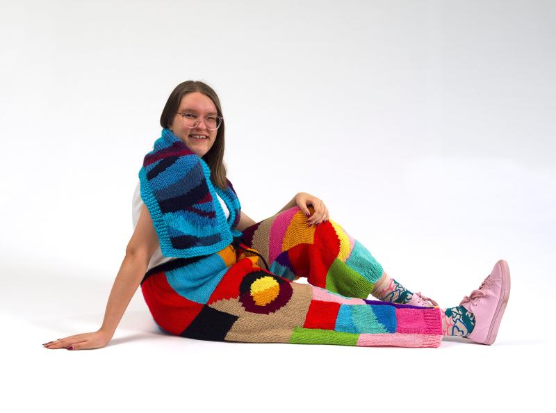 Frida Morden-Paino Spectrum 2021 acrylic yarn (a) 98.0 cm (outer leg), 43.0 cm (waist, flat) (pants) (b) 24.0 x 104.0 cm (scarf) Princes Hill Secondary College, Princess Hill © Frida Morden-Paino