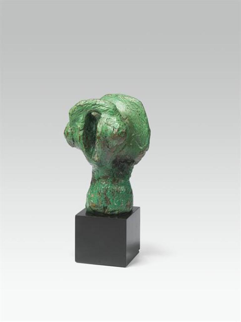 Lot 353 Henry Moore*  Study for Head of Warrior, 1953 Bronze H. 34,5 cm Schätzpreis: 15 000 - 30 000 €