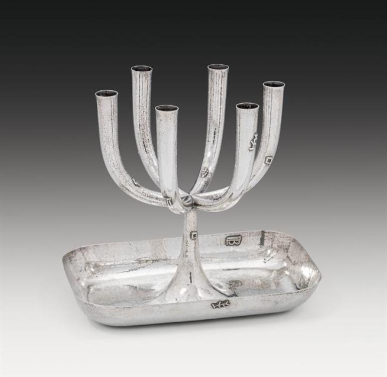 Lot 1412 Josef Hoffmann und Wiener Werkstätte Kerzenleuchter 26,6 x 29,9 x 20,2 cm Schätzpreis: 15 000 - 30 000 €