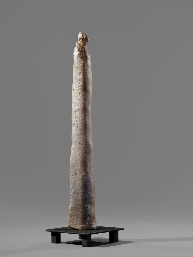 Simone Fattal, Gilgamesh, 2011, Ton, 46 x 8 x 7,5 cm © Courtesy of the artist and Galerie Tanit, Foto: François Fernandez