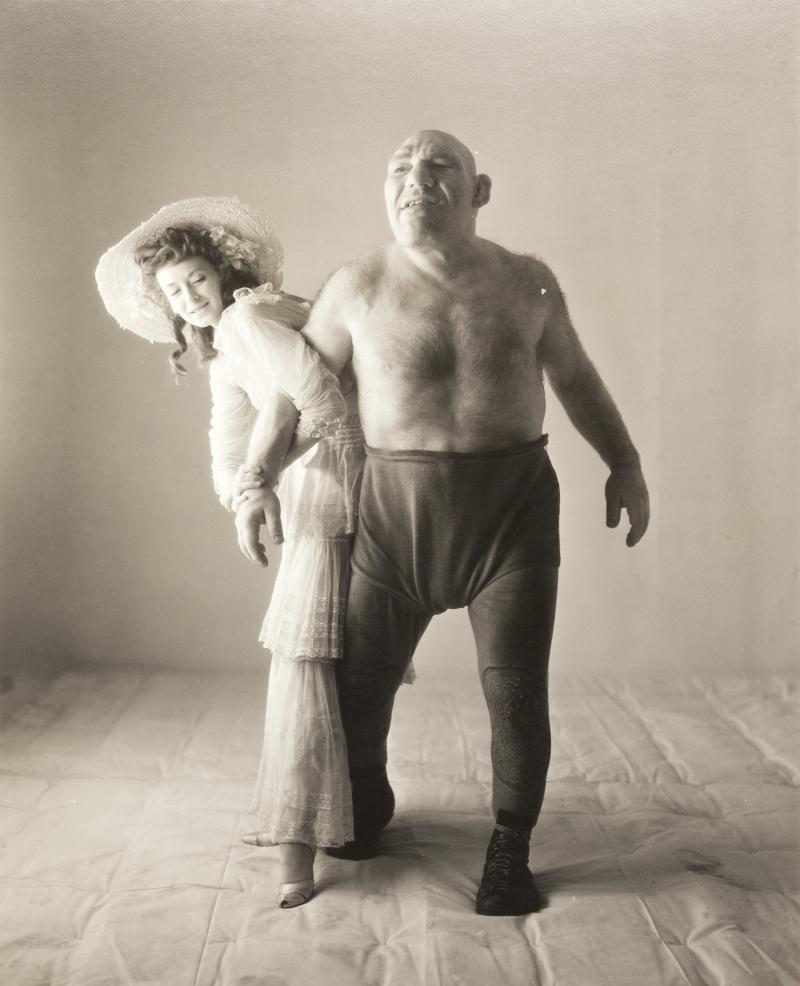 IRVING PENN, Das Modell Dorian Leigh und der Ringer Maurice Tillet, New York 1946