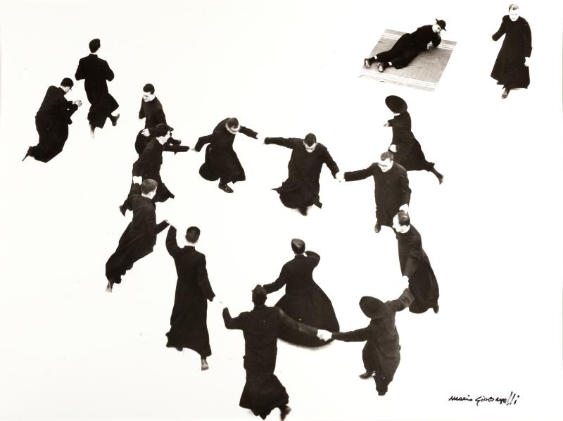 003 MARIO GIACOMELLI (1925–2000) Pretini, Italien ca 1962 © OstLicht Photo Auction 30,9 x 40,5 cm Preis: 10.200 €