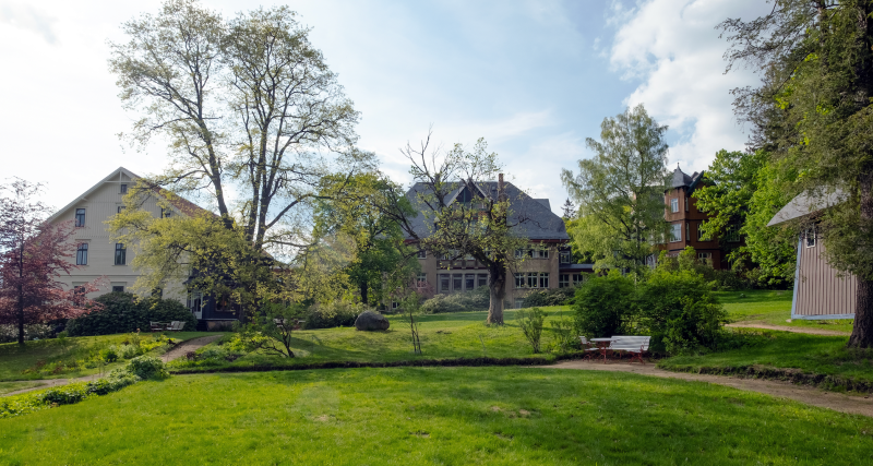 Blick vom Park auf das Jugendstil-Baudenkmal Sanatorium Dr. Barner, Foto: Christian Konrad