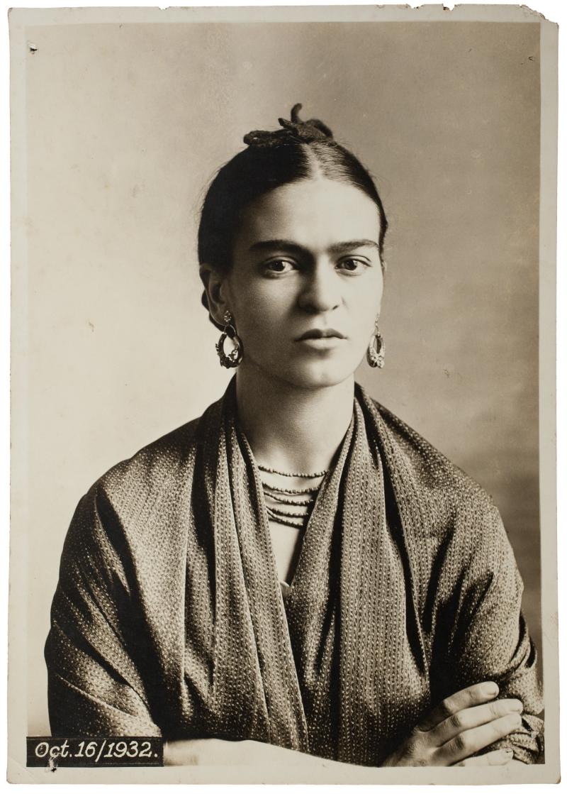 Frida Kahlo, fotografiert von Guillermo Kahlo, 1932. Frida Kahlo & Diego Rivera Archives, Bank of Mexico, Treuhänder im Diego Rivera and Frida Kahlo Museum Trust