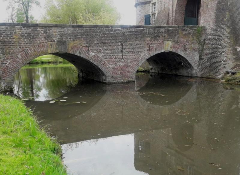 Die Bogenbrücke am Schellenturm in Korschenbroich * Foto: Golfclub Schloss Myllendonk