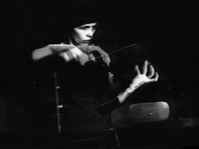 Steina Vasulka (*1940, IS) Violin Power, 1969–1978, 1-Kanal-Video, S/W, Ton, 9 Min. 19 Sek. (Videostandbild), Courtesy Steina Vasulka und Berg Contemporary © Steina Vasulka, courtesy Steina Vasulka und Berg Contemporary