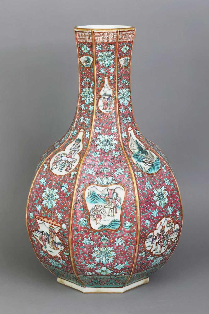 Lot 6 Chinesische Porzellanvase  Starting price: €3,500 Estimate: €7,000