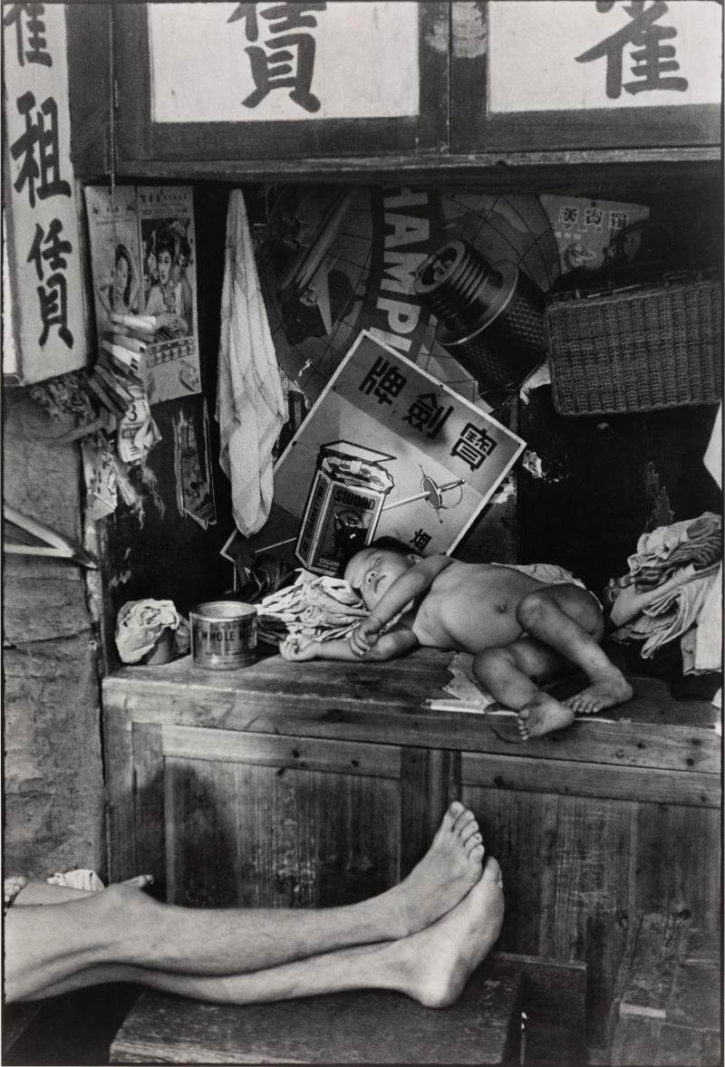 HENRI CARTIER-BRESSON (1908–2004) Flüchtlinge aus China, Hong Kong 1948 Silber-Gelatine Print 60,5 x 50,7 cm Schätzpreis: € 6.000 – 8.000