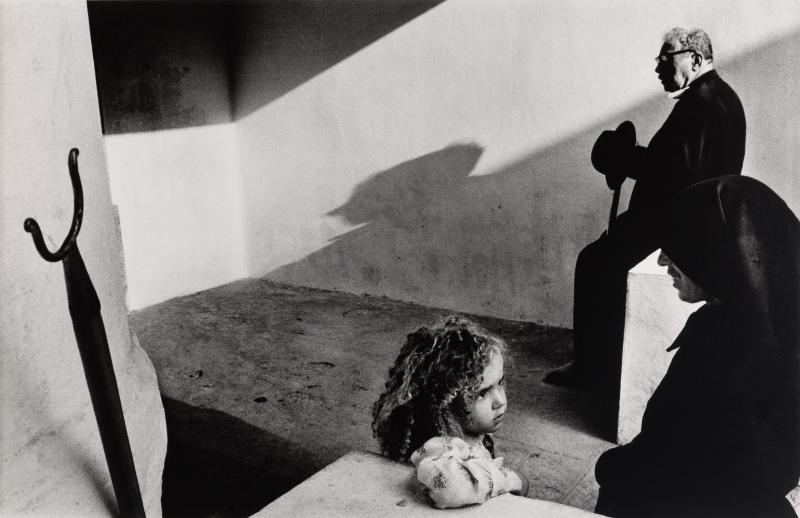 JOSEF KOUDELKA (*1938) Portugal, 1976 © OstLicht Photo Auction 36,8 x 56,3 cm Preis: 16.800 €