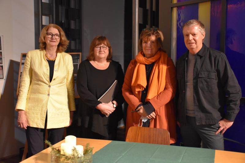 Letztes Foto: v.l.n.r. Museumsleiterin Luzia Schlösser, Vorsitzende des Fördervereins DGML Elke Sturm-Barzen, Autorin und Journalistin Christine Westermann, Geschäftsführer des DGML Carlo Aretz.